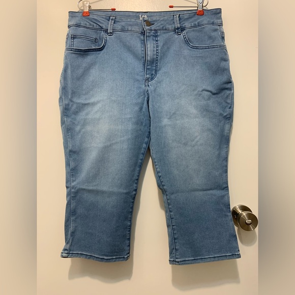 Lee Light Blue Women's Capris - Picture 1 of 6